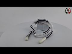 কাছ থেকে দেখা: প্রিন্টিং টেকনিকের মাধ্যমে প্রিন্টেড লোগো ইলাস্টিক ড্র কর্ড সিলিকন প্রান্ত দিয়ে কাটা