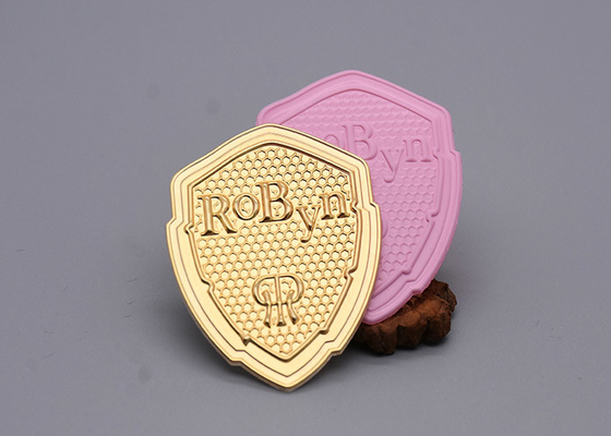 পোশাকের জন্য কাস্টম অবক্ষয়যোগ্য TPU ব্যাজ ছাঁচনির্মাণ তাপ এমবসড লোগো