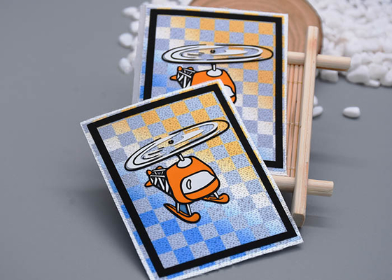 ইকো ফ্রেন্ডলি সিলিকন লোগো সহ অনুভূমিক বোনা ফ্যাব্রিক স্ক্রীন প্রিন্ট করা প্যাচ