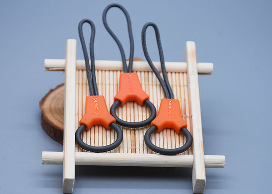 গার্মেন্টস জন্য 2 রং কাস্টম লোগো প্লাস্টিক জিপার টান পলিয়েস্টার