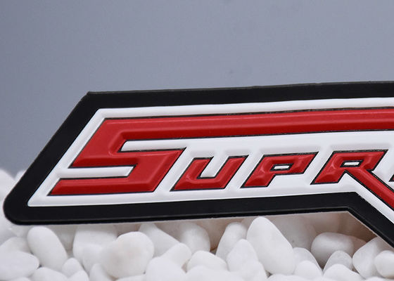 TPU উত্থিত লোগো সহ দুটি রঙের তাপ স্থানান্তর পোশাকের লেবেল এমবসড